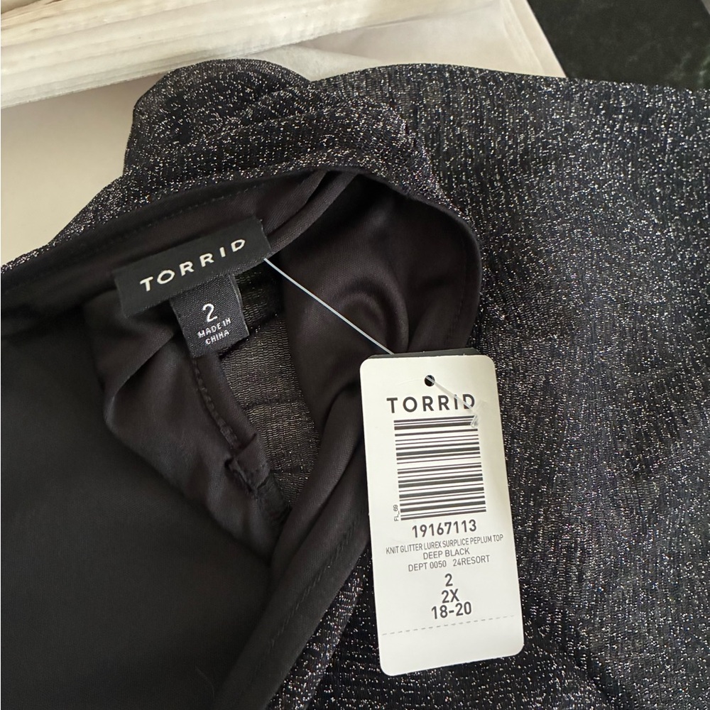 WAS $38 Torrid metallic shirt - Picture 6 of 7